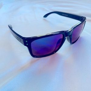 Oakley Holbrook sunglasses black green icon